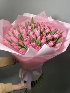 Букет из 51 розового тюльпана (с упаковкой)