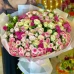 Букет из 51 ветки кустовой розы
