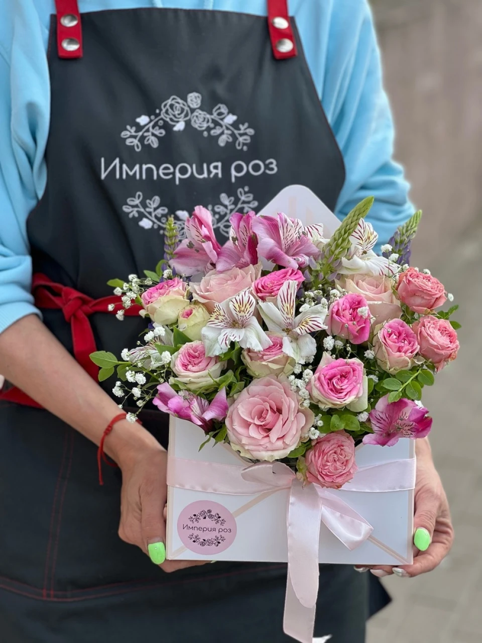 Купить конверт из цветов в Солигорске с доставкой